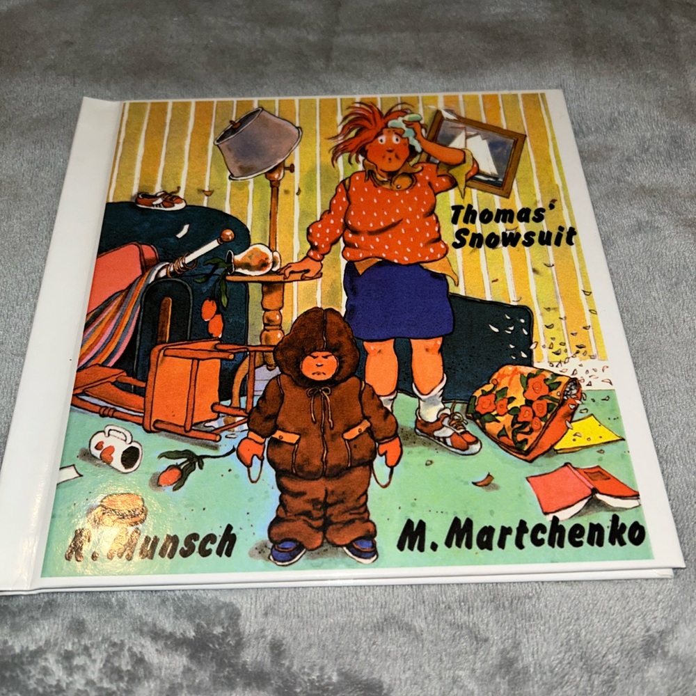 !*KIDS BOOKS 4/$10*! Thomas' Snowsuit by Robert Munch, Hardcover, 2006